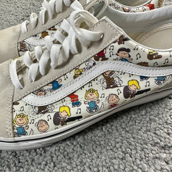 Vans x Peanuts Old Skool 'Snoopy' and Peanuts Sneakers - Size 10 - EUC Like New - Picture 4 of 11